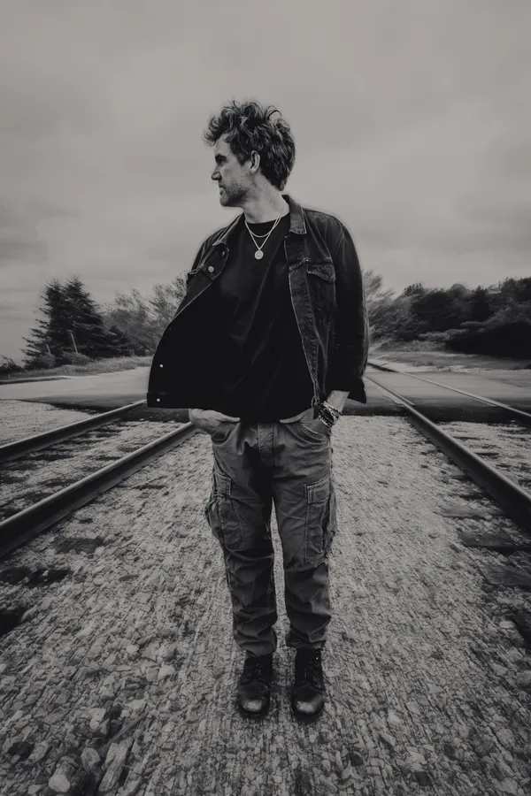 Tyler Hilton live